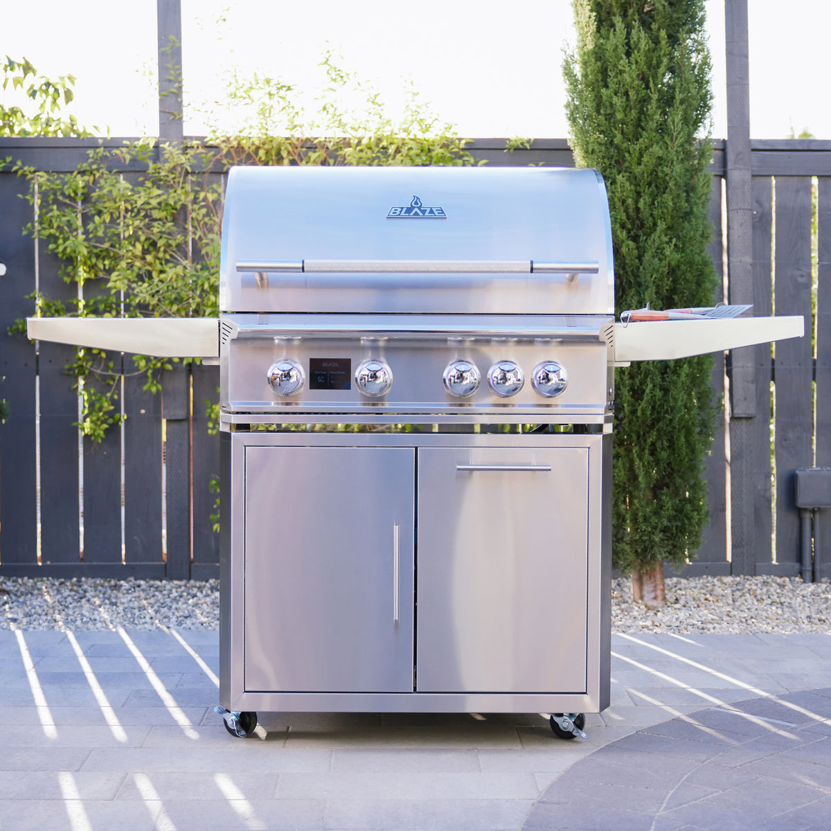 Blaze LTE Pro 32" 4-Burner Built-In Gas Grill w/ Rear Burner & Rotisserie – view 2